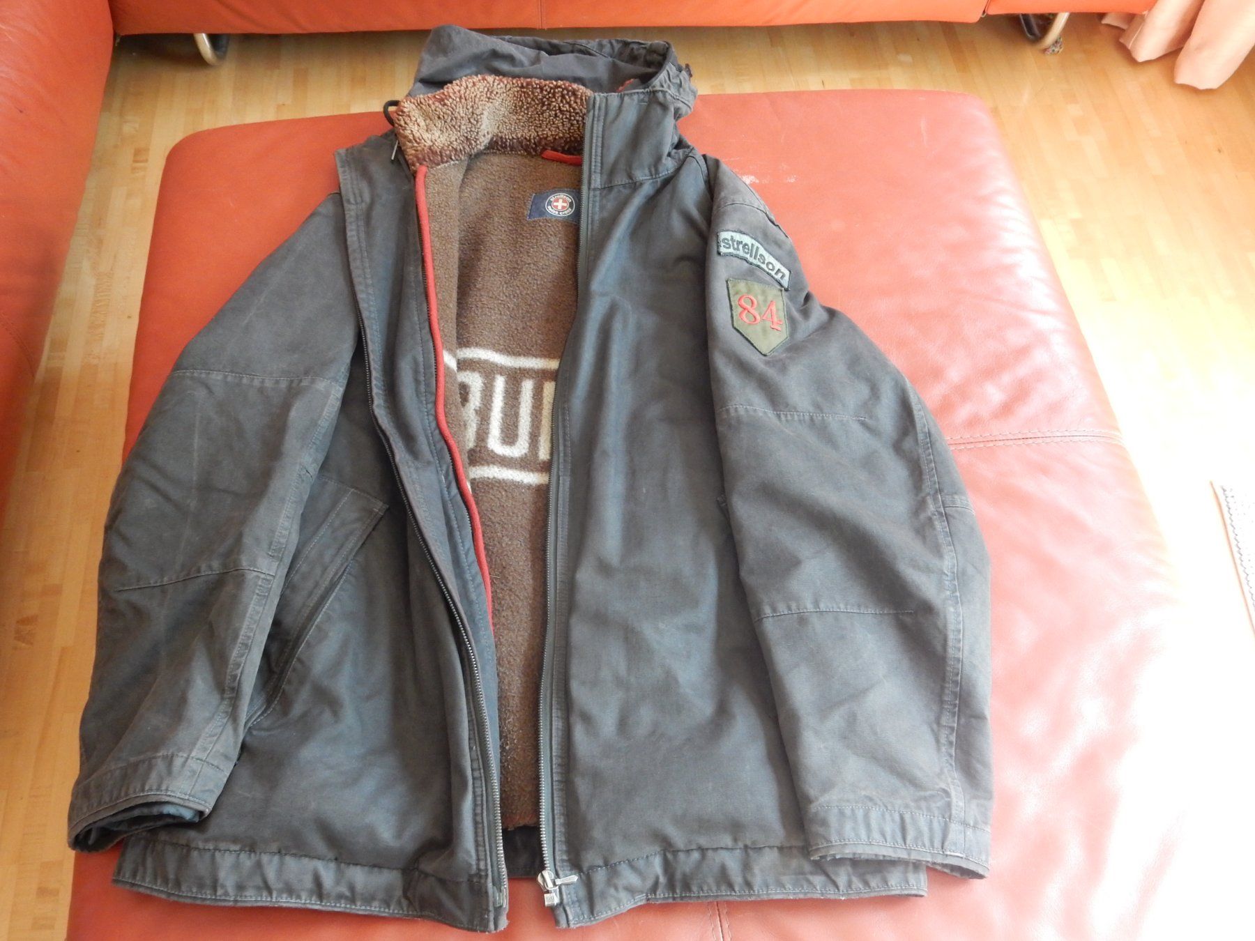 Vestes: jacke. – D'occasion à St.Gallen par yutha5