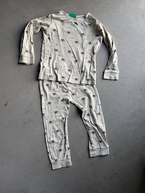 Pyjamas & Ähnliches: Kinderpiyama 5-6 y – Gebraucht aus Basel von inf_z7j8