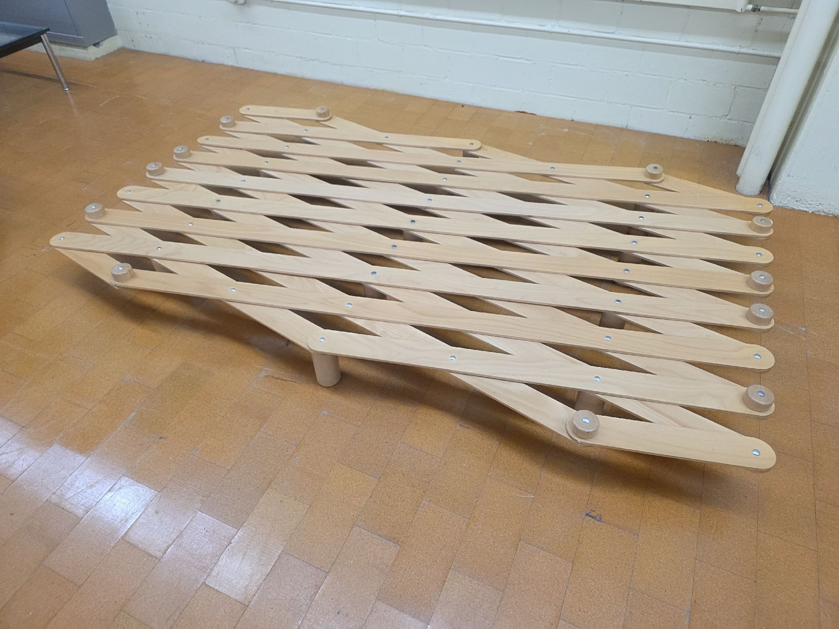 Thut Letti: Designer Bett Thut Scherenbett Modell 990 – Usato da Lichtensteig venduto da UsedINStore
