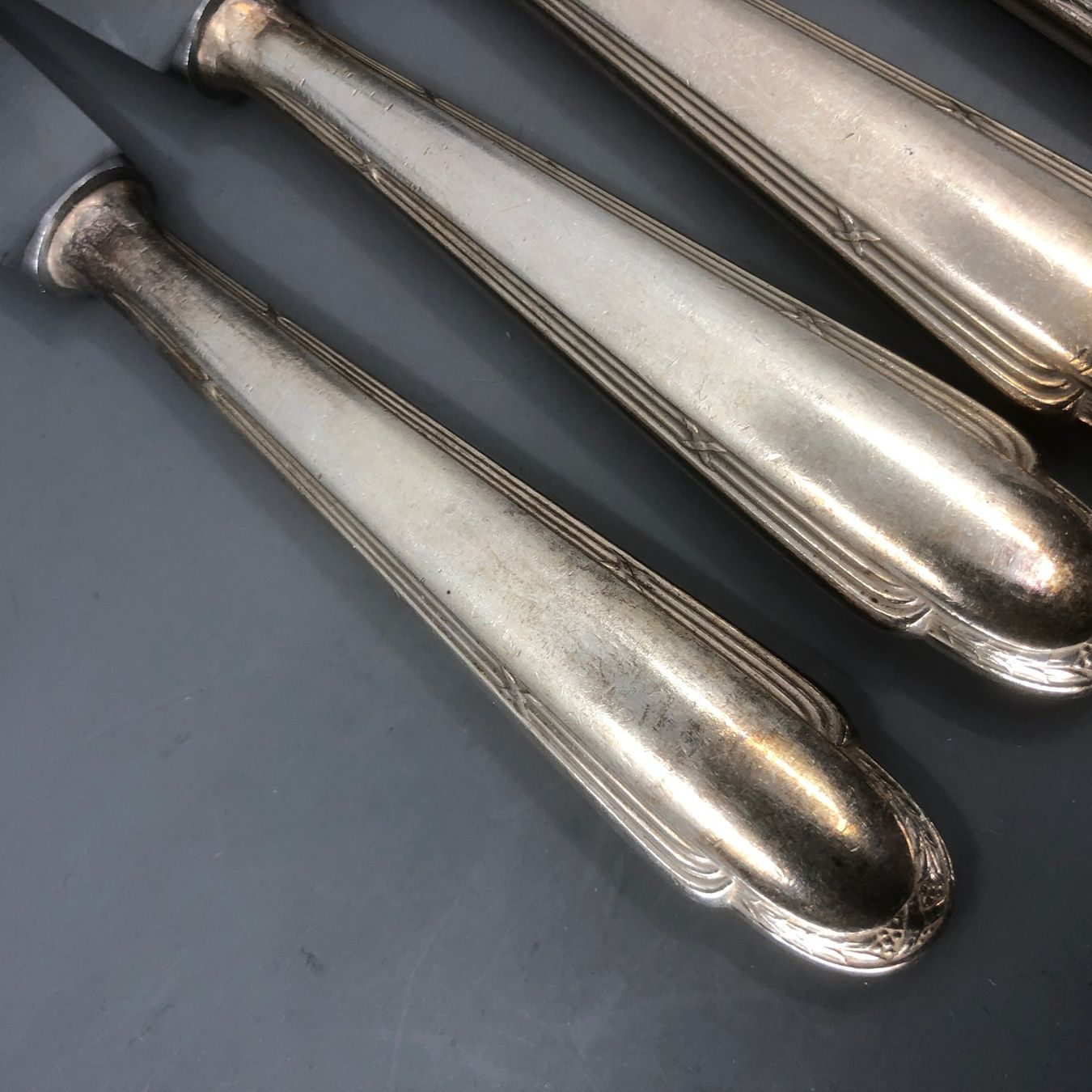 WMF Besteck: 6 Dessertmesser versilbert WMF Modell: 200 – Gebraucht aus Basel von Tiabeanie