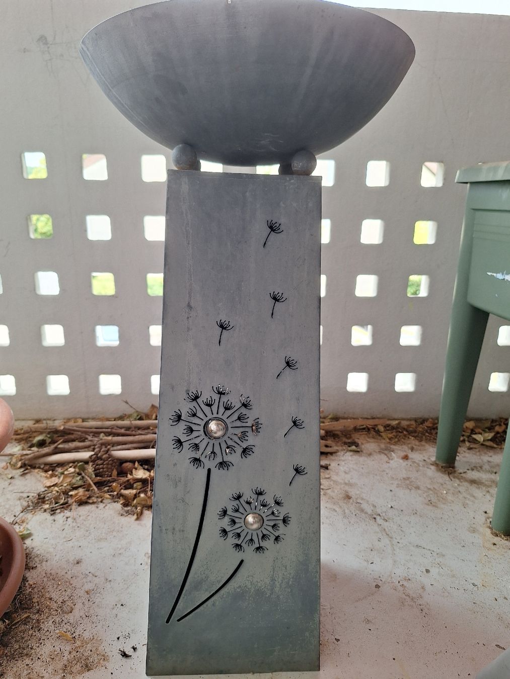 Vasi per fiori: Vogelbad/Blumentopf mit Ständer Pusteblumenmotiv  – Usato da Stettlen venduto da CySpocy