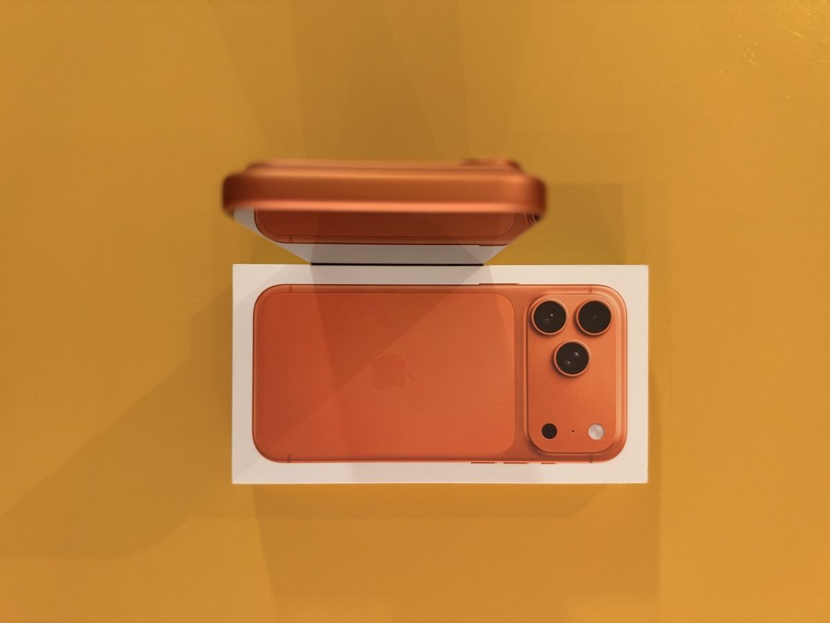 Apple Handys / Smartphones: iPhone 17 Pro Max in Cosmic Orange – Neu (gemäss Beschreibung) aus Oberkirch LU von Sirscholes 3