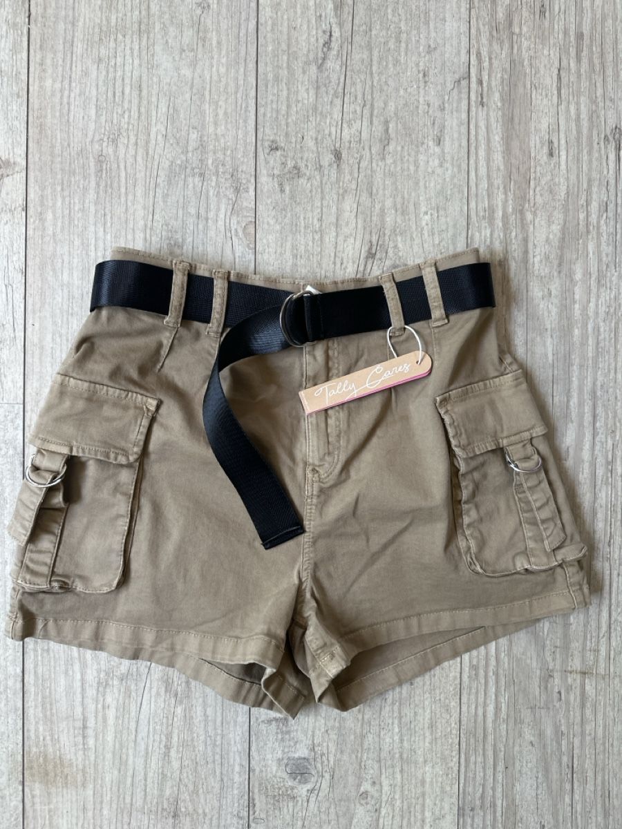 Hosen: Cargo Shorts beige Grösse 36 mit GUrTEl – Gebraucht aus Frauenfeld von aluma14