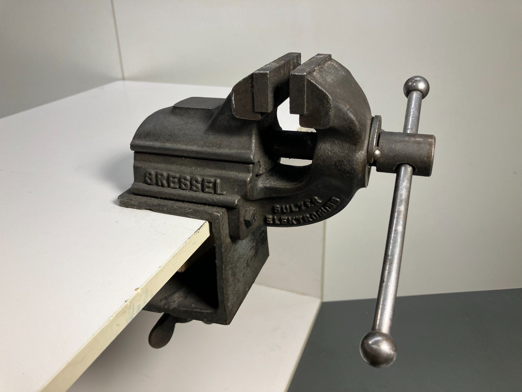 Gressel Tutti gli attrezzi: Profi GRESSEL Parallel-Schraubstock BB. ca. 60mm ab 1.- – Usato da Lichtensteig venduto da Buy24International