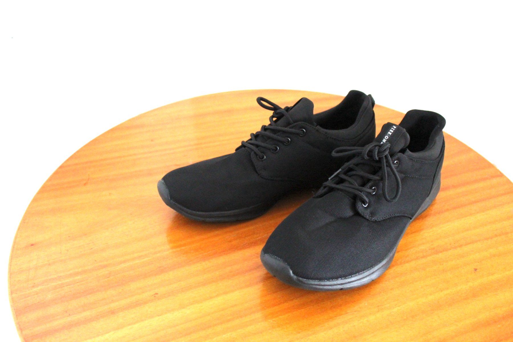 Scarpe da uomo: Sneaker Gr. 43, kaum getragen – Usato da Locarno venduto da madame-tus-sauds