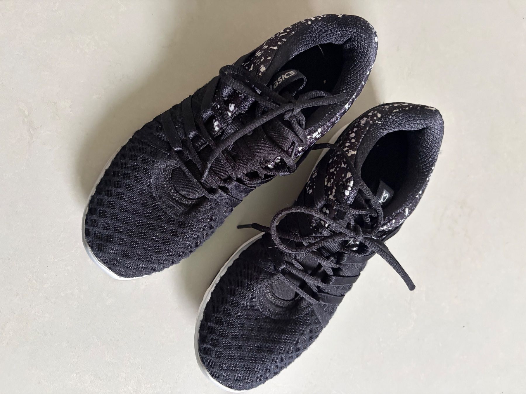 Lowa Chaussures femmes: Asics Grösse 39.5 – D'occasion à Derendingen par flavi-ri