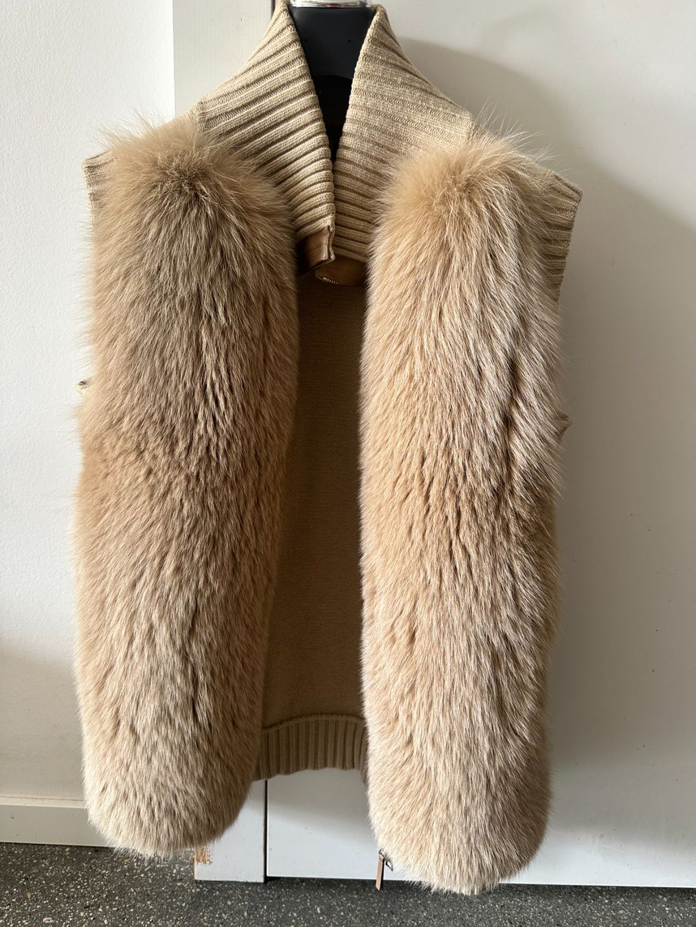 Gilet & Giacche senza maniche: Luxus Winterweste Louis Vuitton Winterweste Fuchspelz – Usato da Genève venduto da Mycollection 1
