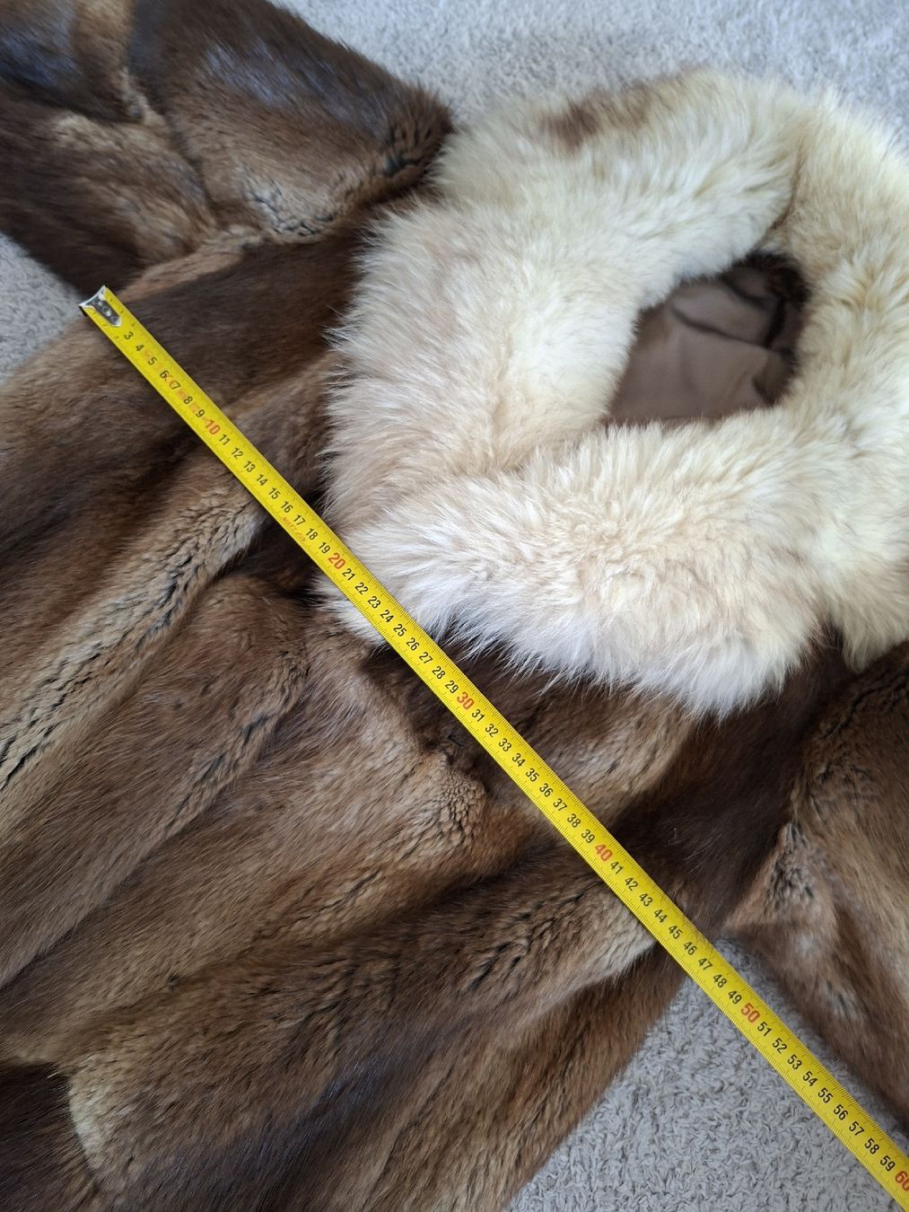 Cappotti: Manteau en fourrure véritable, col clair, brun – Usato da Renens VD venduto da ser_j2fn 1