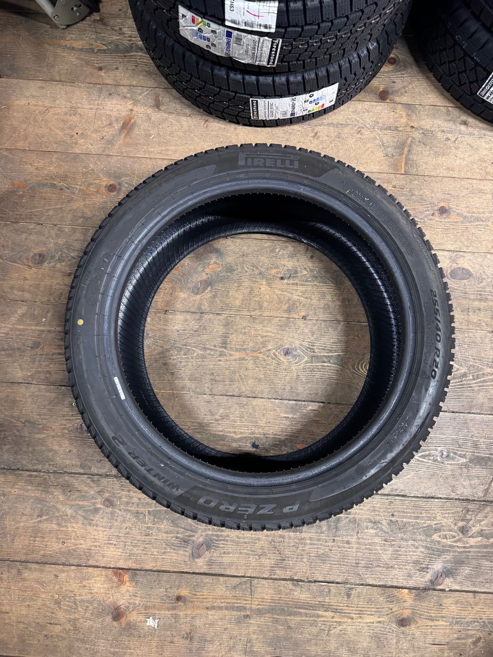 Pirelli Pneus & Kompletträder: Prielli PZero Winter 2 255/40 R20 101W – Gebraucht aus Lyss von spa_fc2c 1