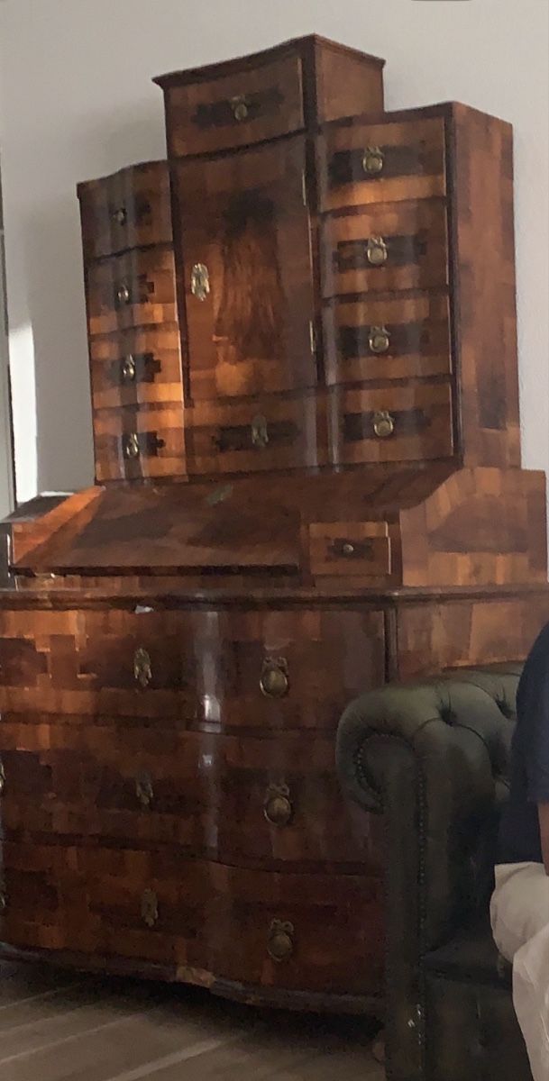 Cassettiere: Barock Tabernakel Sekretär in Nussbaum – Usato da Luzern venduto da TENDIMO 1