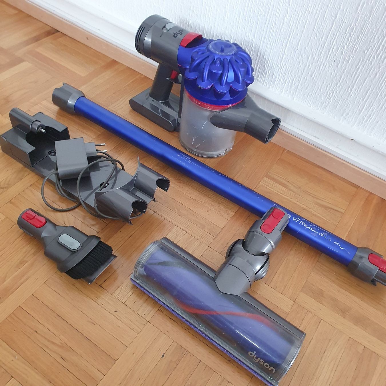 Dyson Aspirapolveri & Accessori: Dyson V7 motorhead – Usato da Prilly venduto da RoDyRe 1