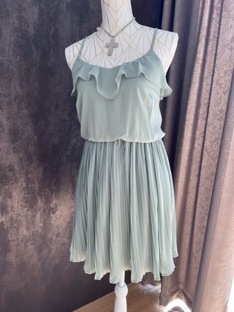 Kleid Sommerkleid mit Rüschen und Faltenrock hellgrün Grösse