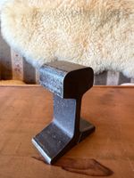 Teil einer Eisenbahnschiene, kleiner Mini-Amboss