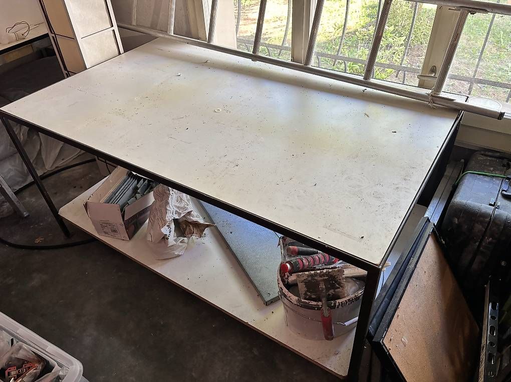 Tables: Table – D'occasion à Peseux par joh_vq8t