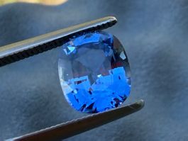SAPHIR (N)=unbehandeltes,  kornblumenblaues Cushion  2.25cts