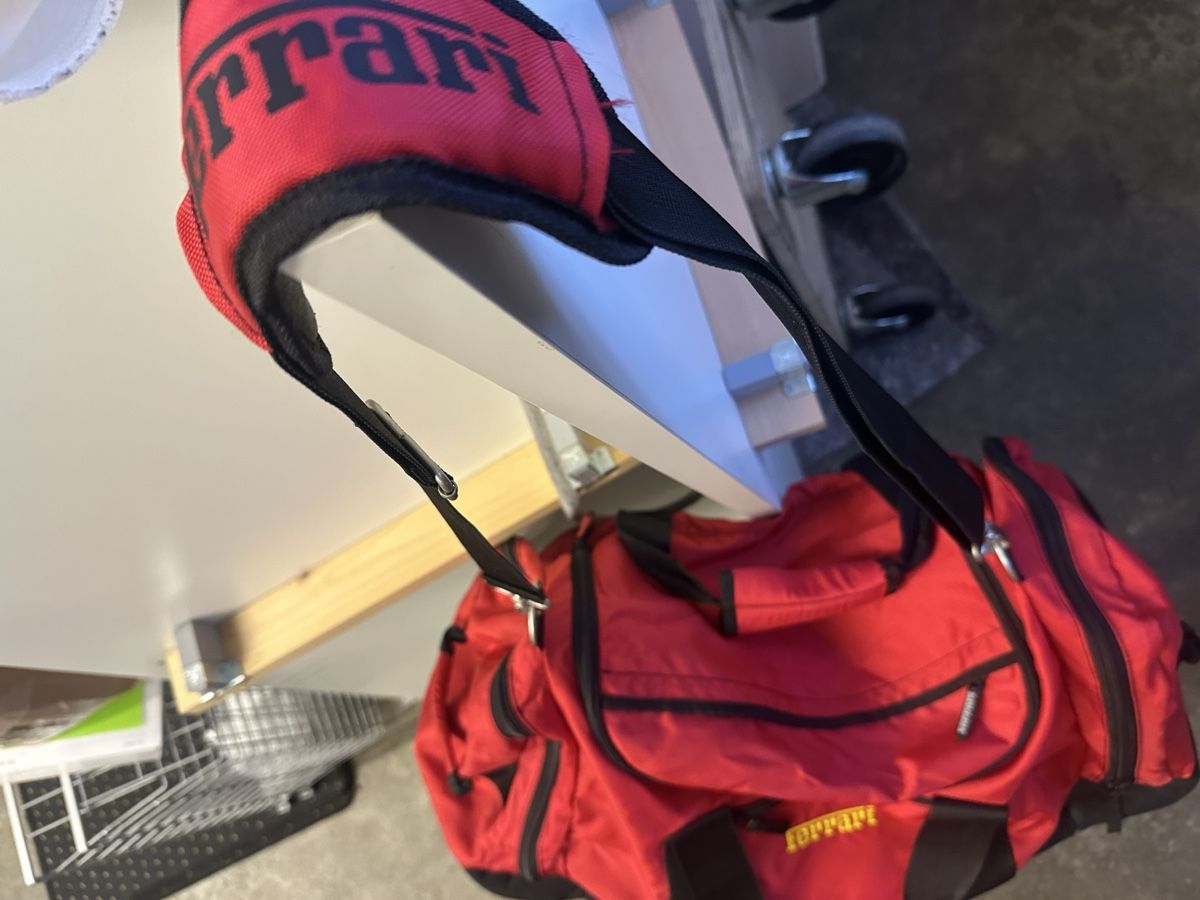 Ferrari Borse: Ferrari Reisetasche wenig gebraucht – Usato da Sevelen venduto da Stopglobal.