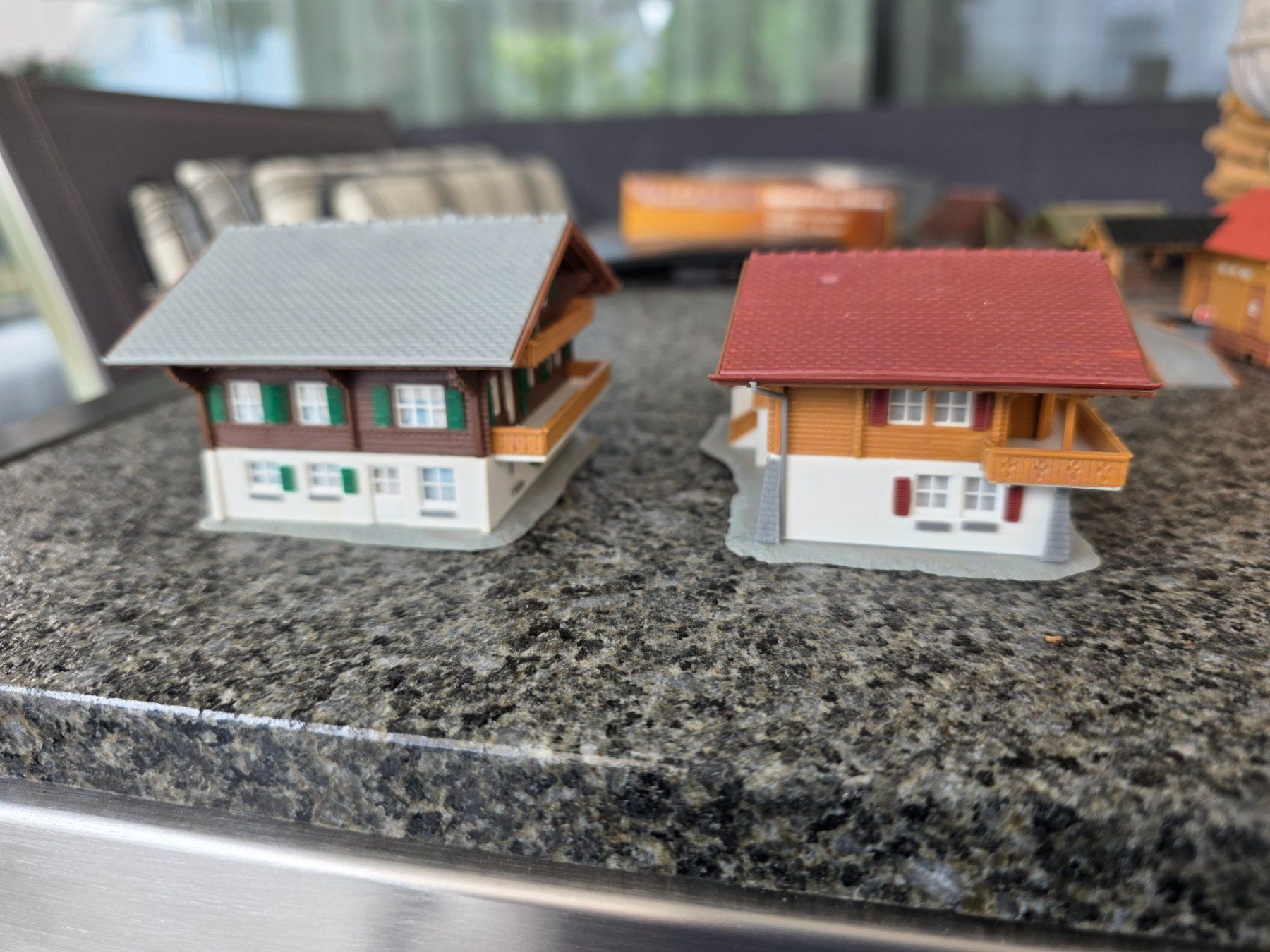 Kibri Modellini di ferrovie: 2 Chalet Kibri Spur N – Usato da Menziken venduto da Musicmaker 2
