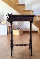 Charmanter Vintage-Beistelltisch mit Schublade & Fächern