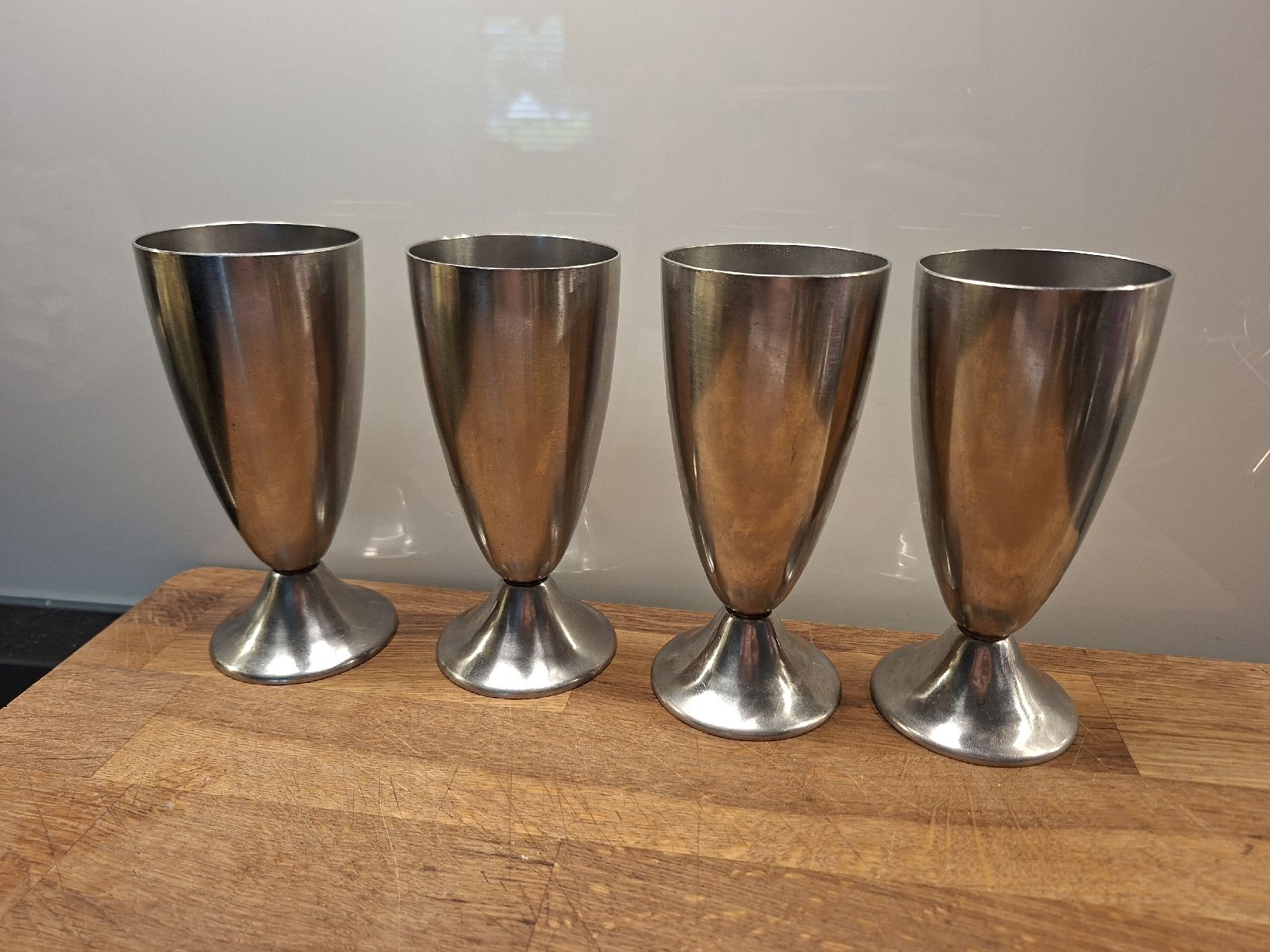 Set di piatti: spring sektbecher oder Glacegläser  – Usato da Meinisberg venduto da MartinaM1972