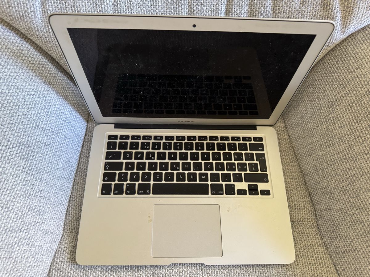 Apple Portables: MacBook Air 13 – Défectueux à Adliswil par Busys