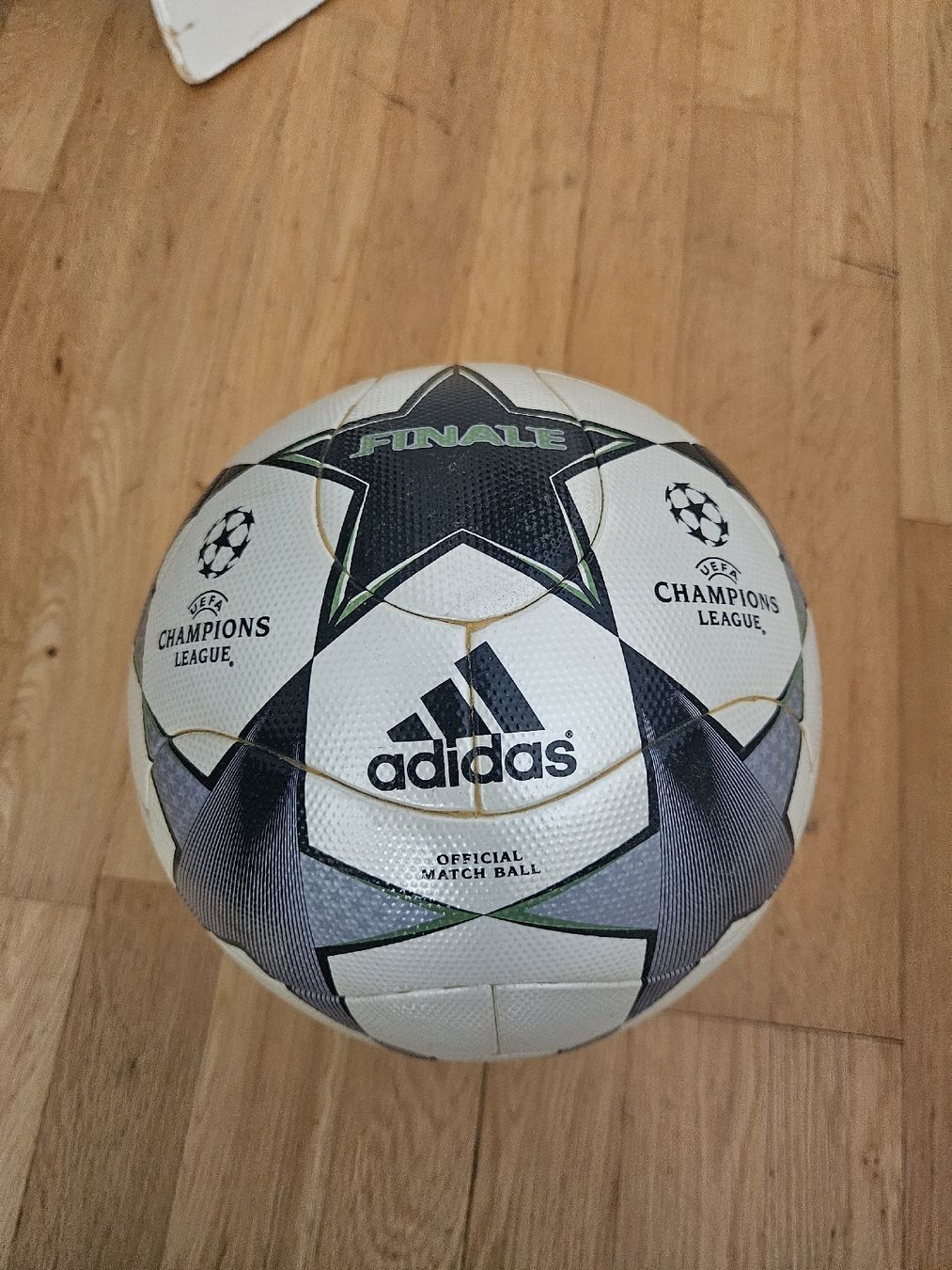 Adidas Palloni: Adidas Champions League Matchball – Difettoso da Emmenbrücke venduto da TopGato