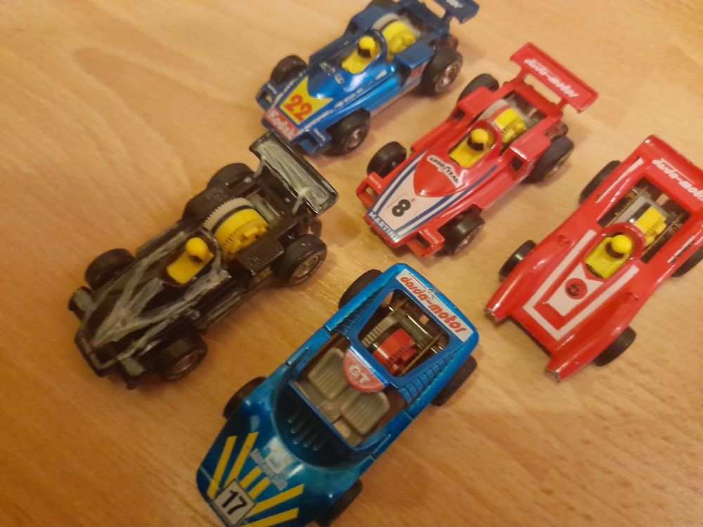 Darda 50255 Rennbahn Set Mission 4 Loops, Autorennbahn Autos