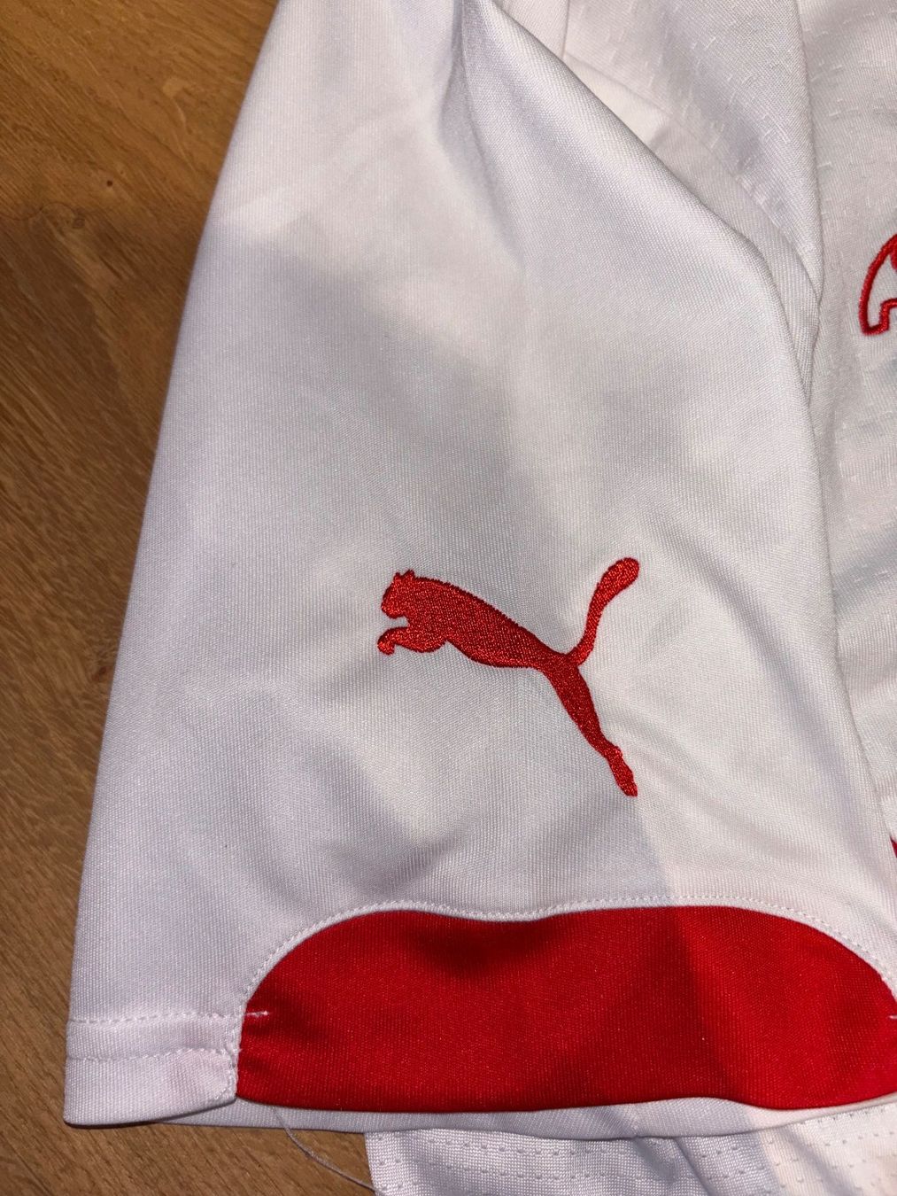 Puma Canottiere & Pantaloni: Schweiz 2014-15 Trikot S – Usato da Winterthur venduto da Gaudea 5