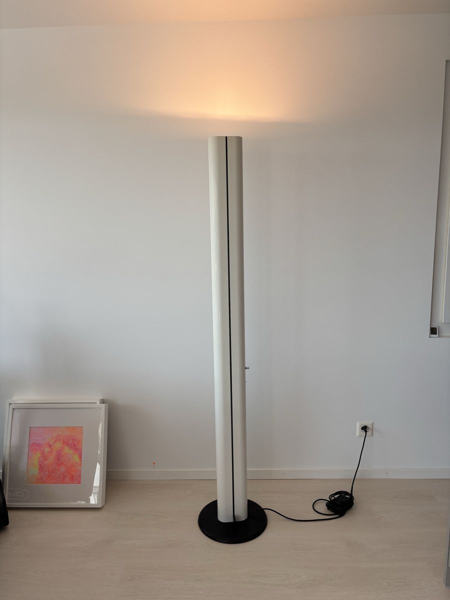 Artemide Lampade: Artemide Megaron Stehleuchte – Usato da Dietlikon venduto da Parky63 1