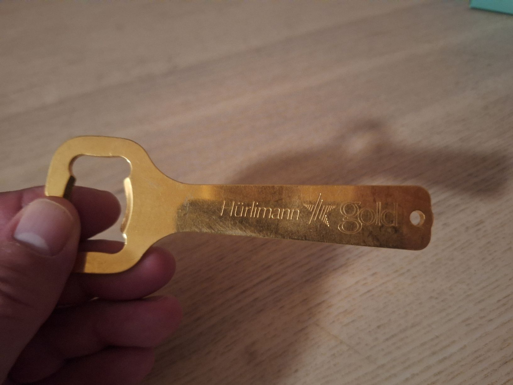 Alle Werkzeuge: Flaschenöffner Hurlimann Gold Bier – Gebraucht aus Schaffhausen von RicardoSchaffhausen 1
