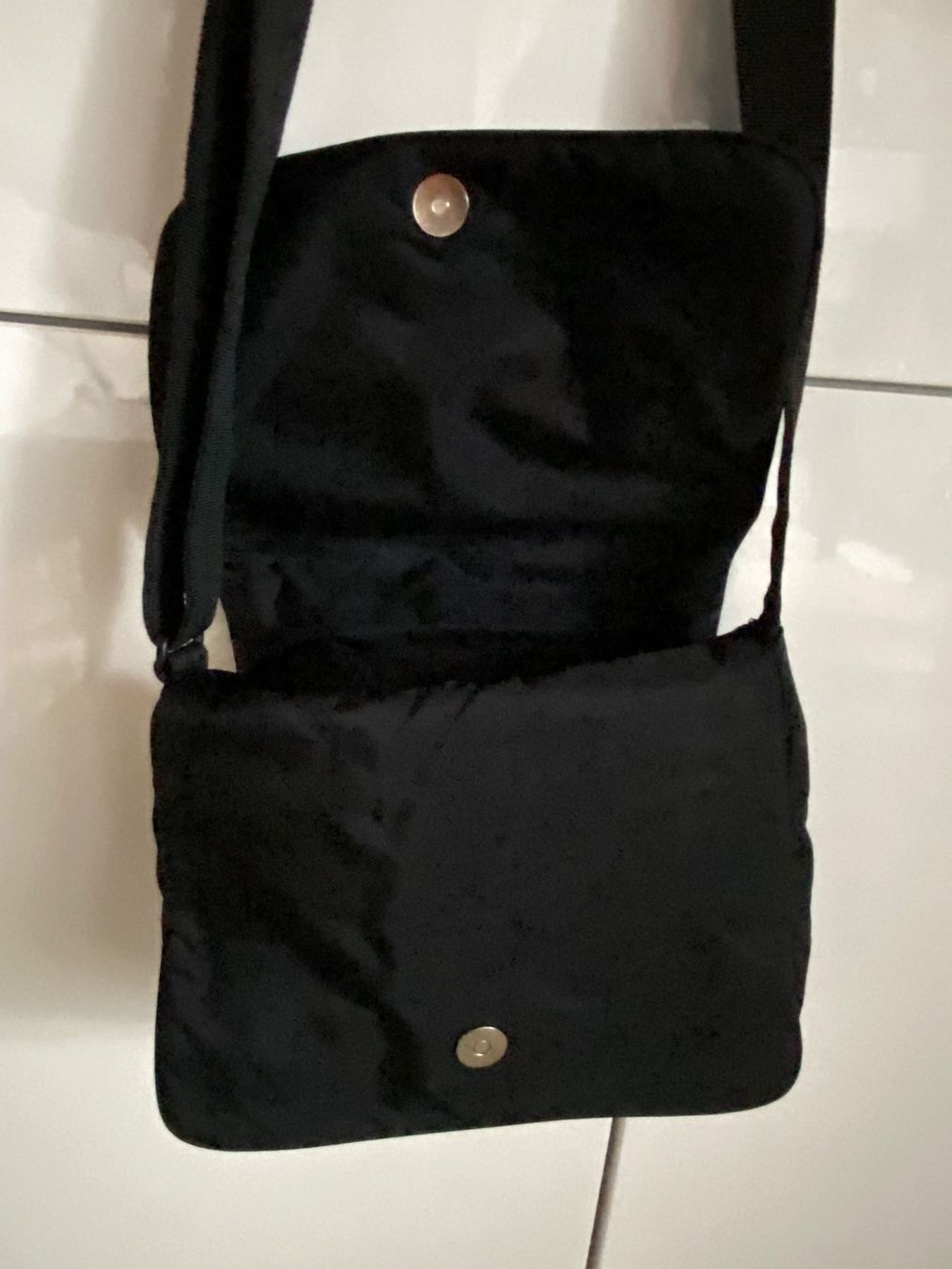 Taschen für Damen: Umhängetasche Hedgren schwarz mit vielen Fächern – Gebraucht aus Lostorf von Lime10 1