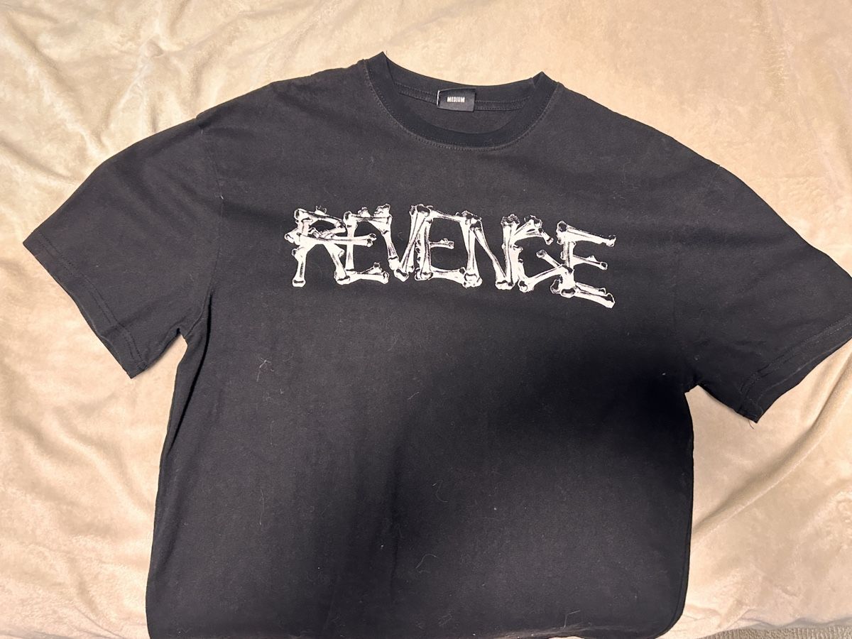 T-shirt: Revenge Tshirt M – Usato da Gattikon venduto da 386ComicEmpire