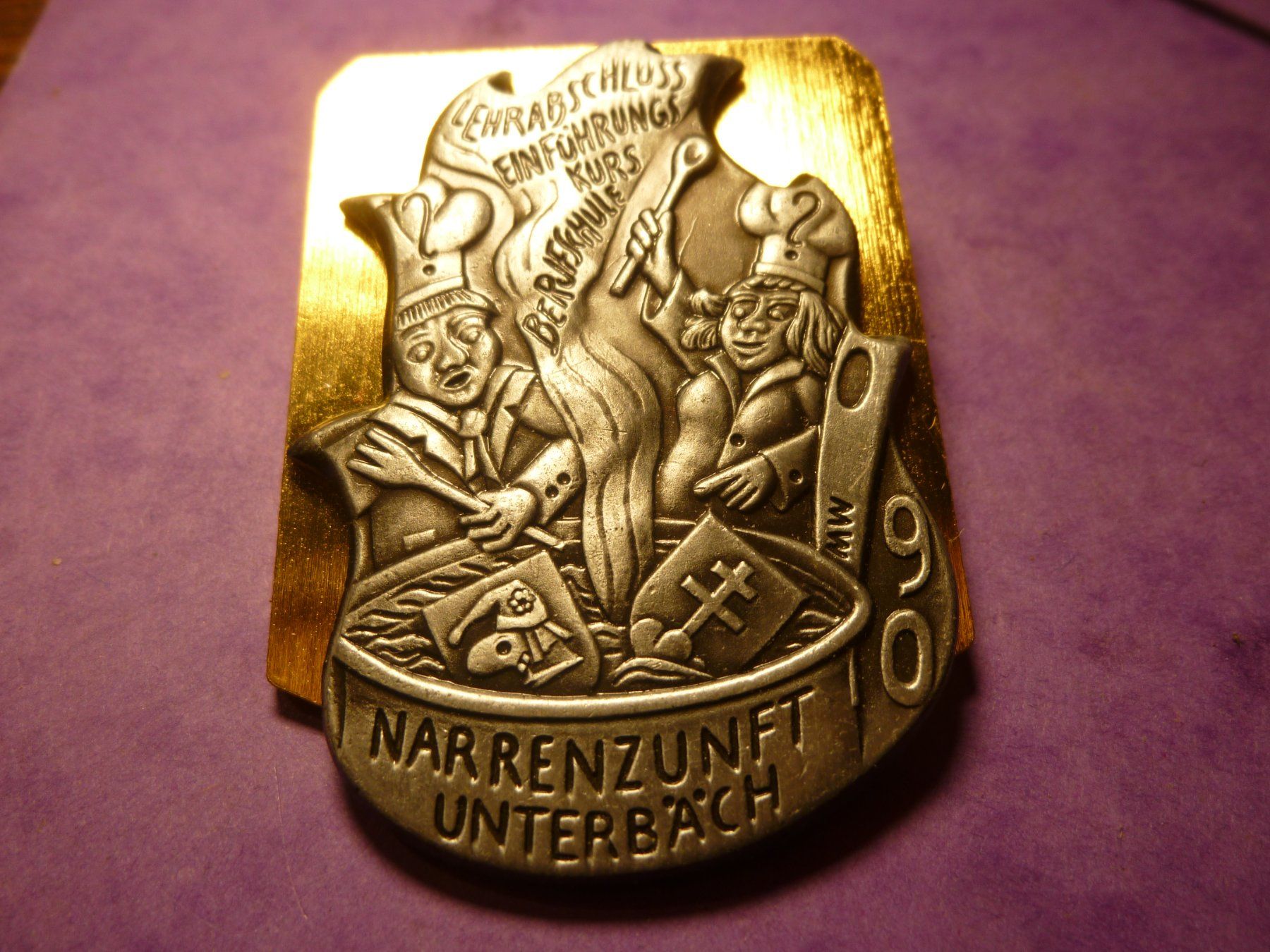Placchette & Badge: UNTERBÄCH 1990 GOLD – Usato da Ried (Muotathal) venduto da Mandarin02