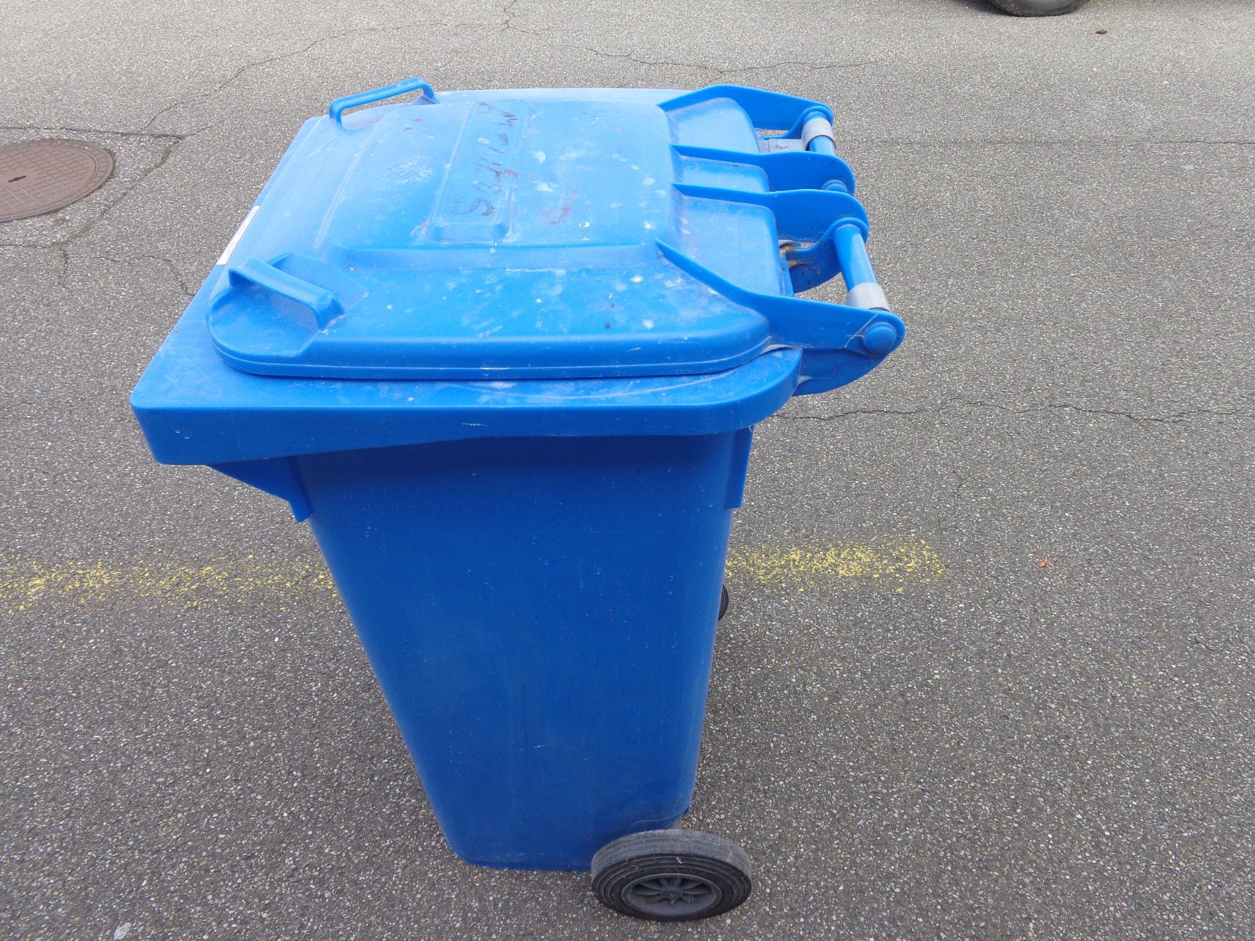 Korpus: Blauer Rollcontainer H= 90 cm x B= 50 cm L= 55 cm – Gebraucht aus Liestal von Gecko16 1
