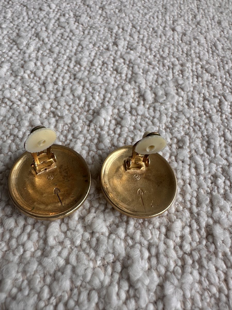 Ohrringe & -stecker: Clip-Ohrringe Goldfarben mit Muster – Gebraucht aus Baden von Marytumby 1