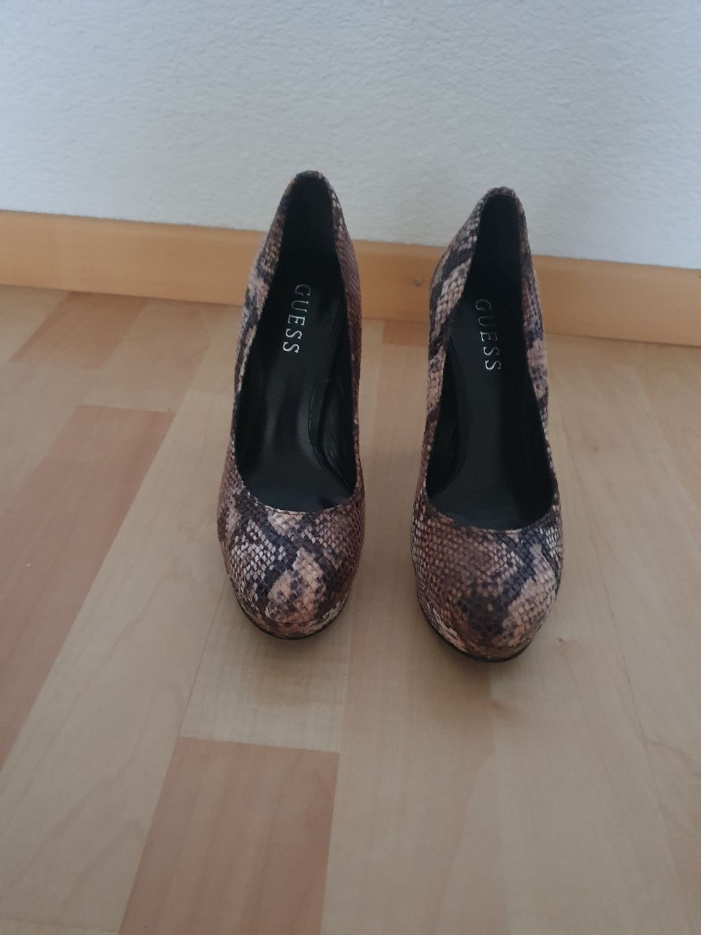 Guess Scarpe da donna: Guess Pumps – Nuovo (secondo la descrizione) da Zürich venduto da Sami78