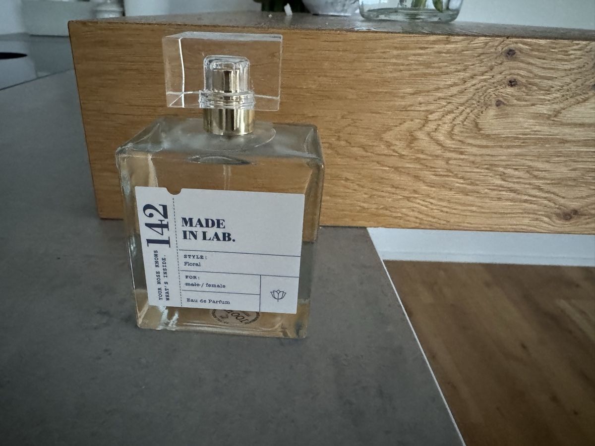 Parfum & Eau de Toilette: Parfum MADE IN LAB. 142 Eau de Parfum – Gebraucht aus Rombach von Regig