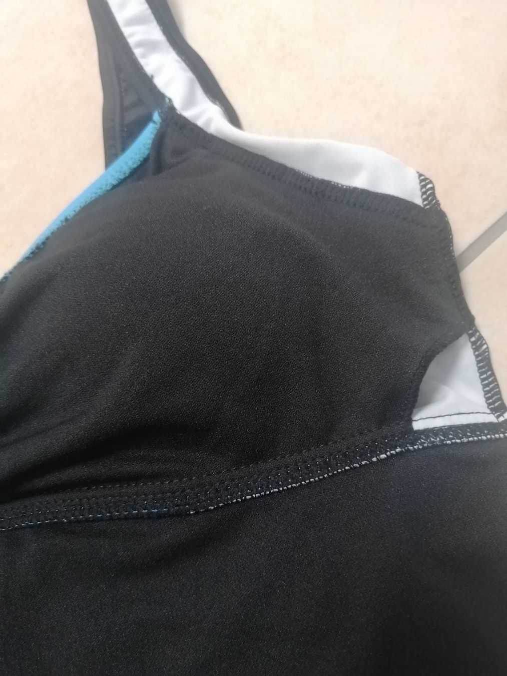 Costumi da bagno & Bikini: Badeanzug Gr. S-M – Usato da Henau venduto da AXAA 2