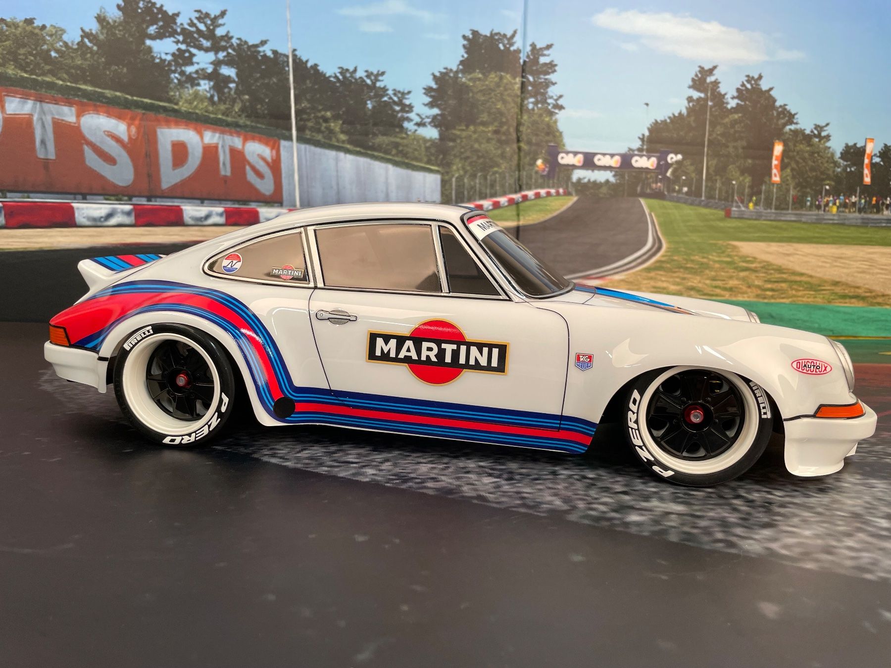 Tamiya Modellismo RC: Tamiya Porsche 911 RS Martini – Nuovo (secondo la descrizione) da Uznach venduto da nightcrawler 1