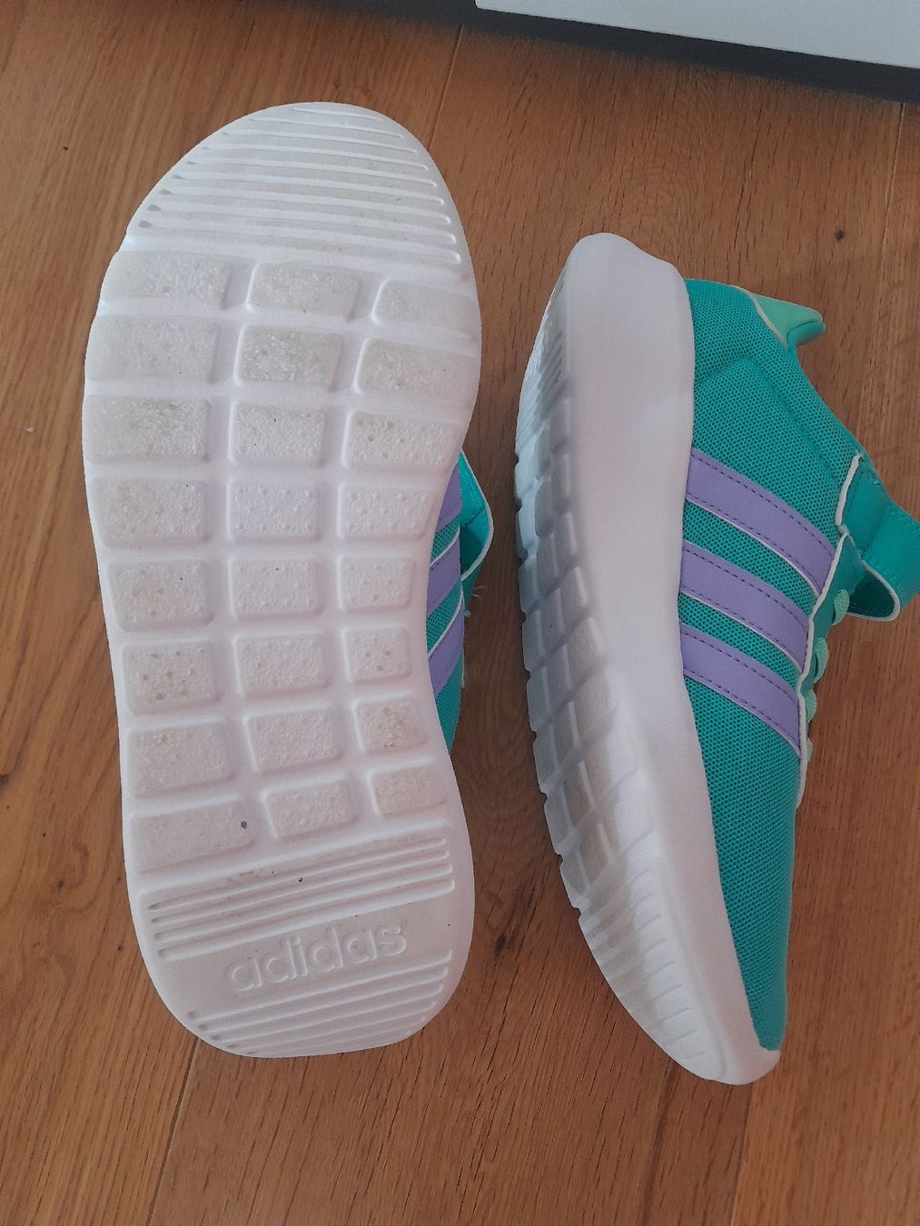 Adidas Scarpe per ragazze: Hallenturnschuhe 38 2/3 – Usato da Utzenstorf venduto da Schleimi007 2