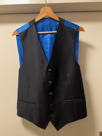 Schönes nachtblaues Gilet in Top Qualität !