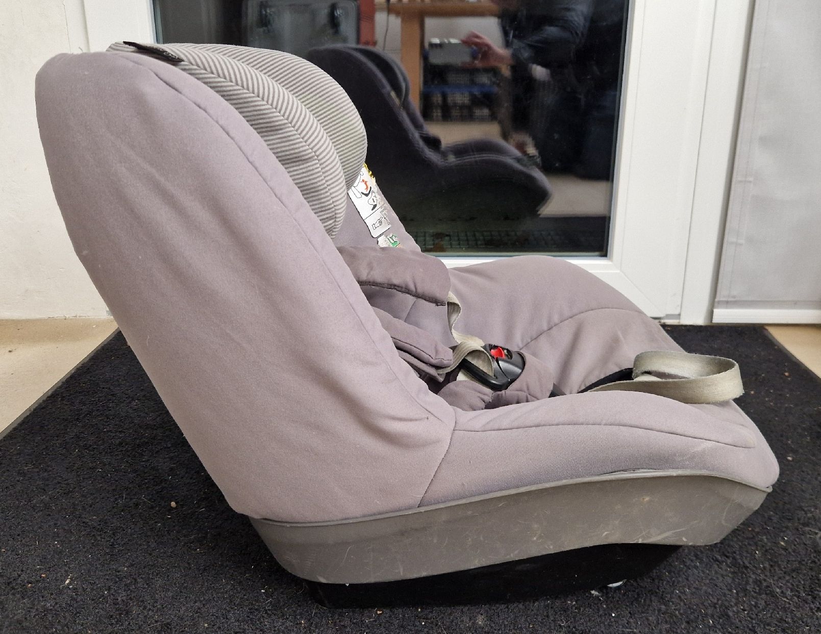 Maxi-Cosi Seggiolini per auto: Maxi-Cosi - Kindersitz mit 2wayFix-Base (ISOFIX) – Usato da Oberentfelden venduto da houserman 1