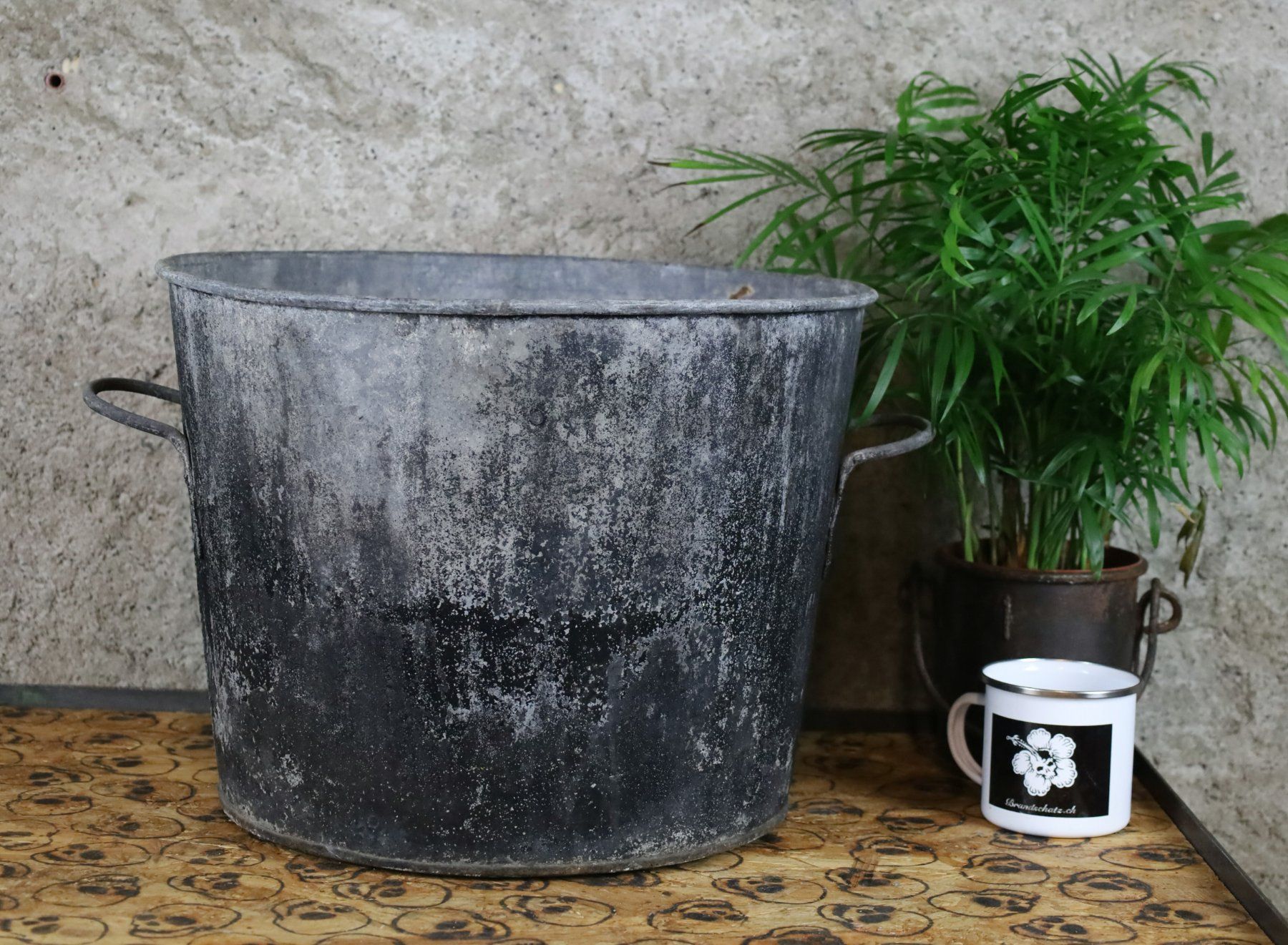 Tutte le decorazioni: alter, grösserer Topf, Übertopf, Eimer mit schöner Patina – Usato da Birrwil venduto da brandschatz_birrwil