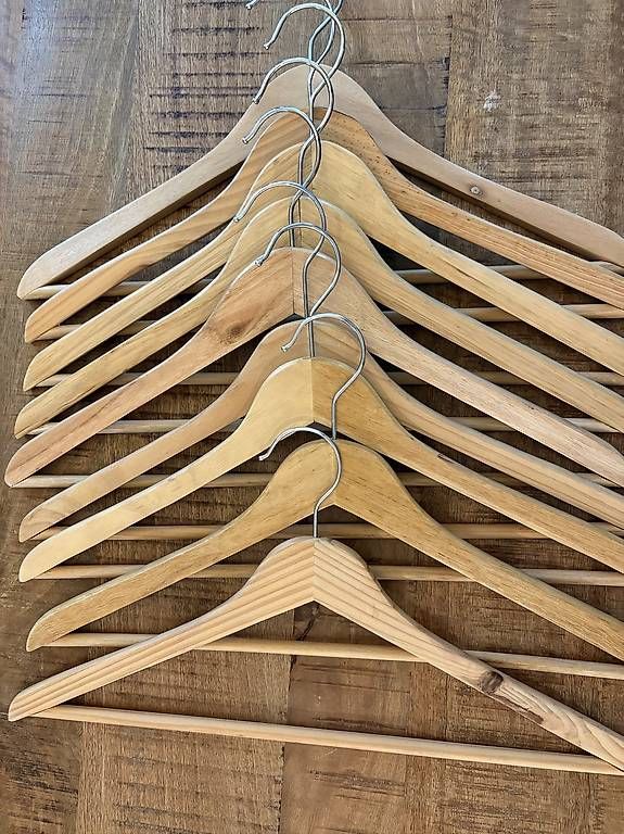 Appendiabiti: Kleiderbügel Holz 9 Stück – Usato da Thürnen venduto da Yaroc