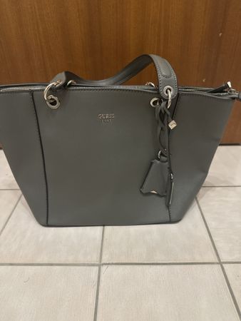 Handtasche grau Guess Damen guter Zustand
