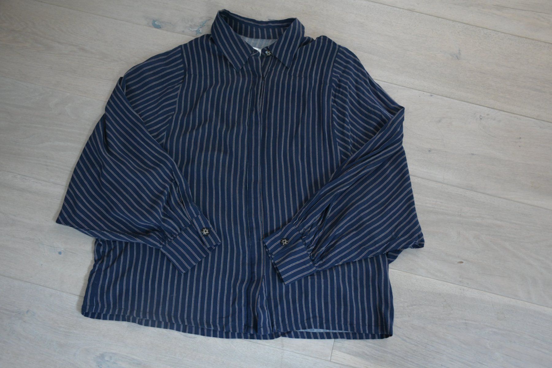 Chemisiers: Neu Bluse von Essential Antwerb gr. 36 – Neuf (Voir description) à Nuglar par Korsika2 3