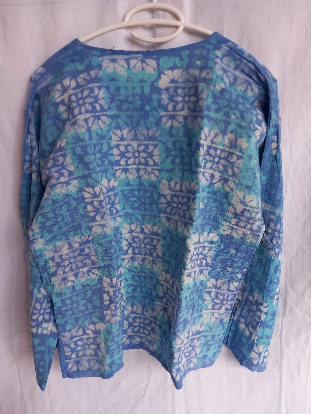 Pullover & Sweatshirts: Pull léger à motifs bleus et blancs Taille M – Gebraucht aus Faoug von per_kp6r 1