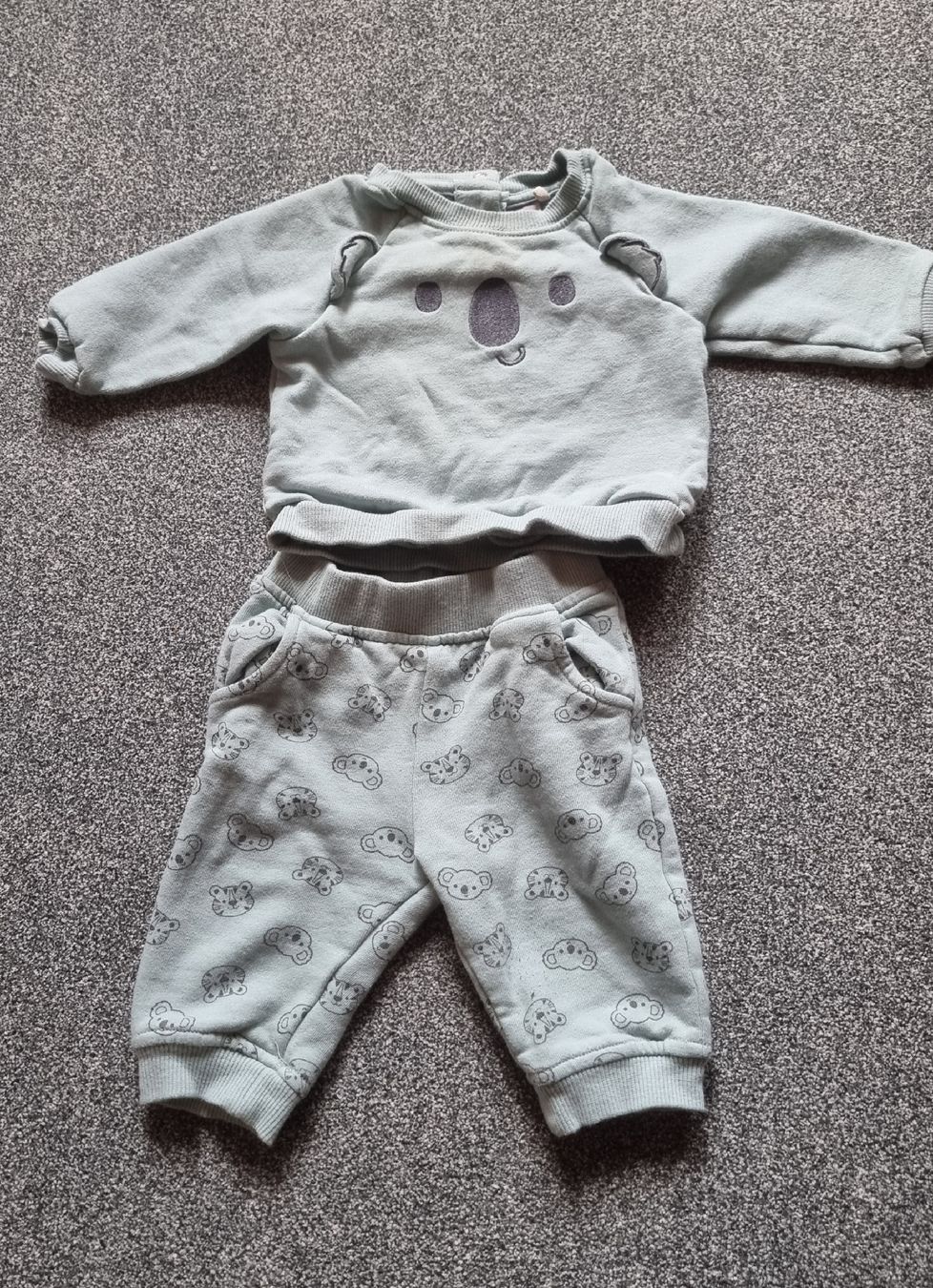 Pulls et sweat-shirts: ensemble 2 pièces koala 62 68 – D'occasion à Les Breuleux par Mily1991