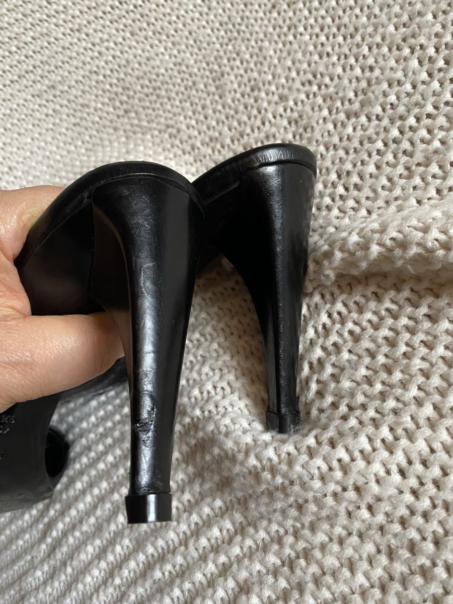 Bally Scarpe da donna: Chaussures Bally en cuir noir T 40 – Usato da Geneve venduto da Monthoux13 5
