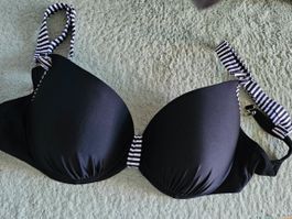 2 Bikini Oberteile, xl ca D 90