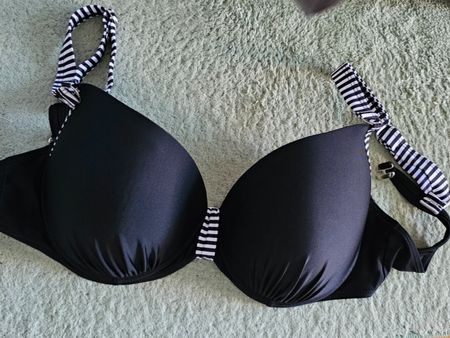 2 Bikini Oberteile, xl ca D 90